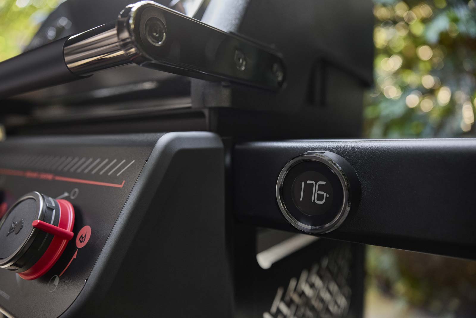 Weber Spirit EPX-435R Stealth Edition, plynový gril 14 kW 1502252 + rožeň 230V, vařič, Sear Zone, W-Works, Connect, Crafted GBS