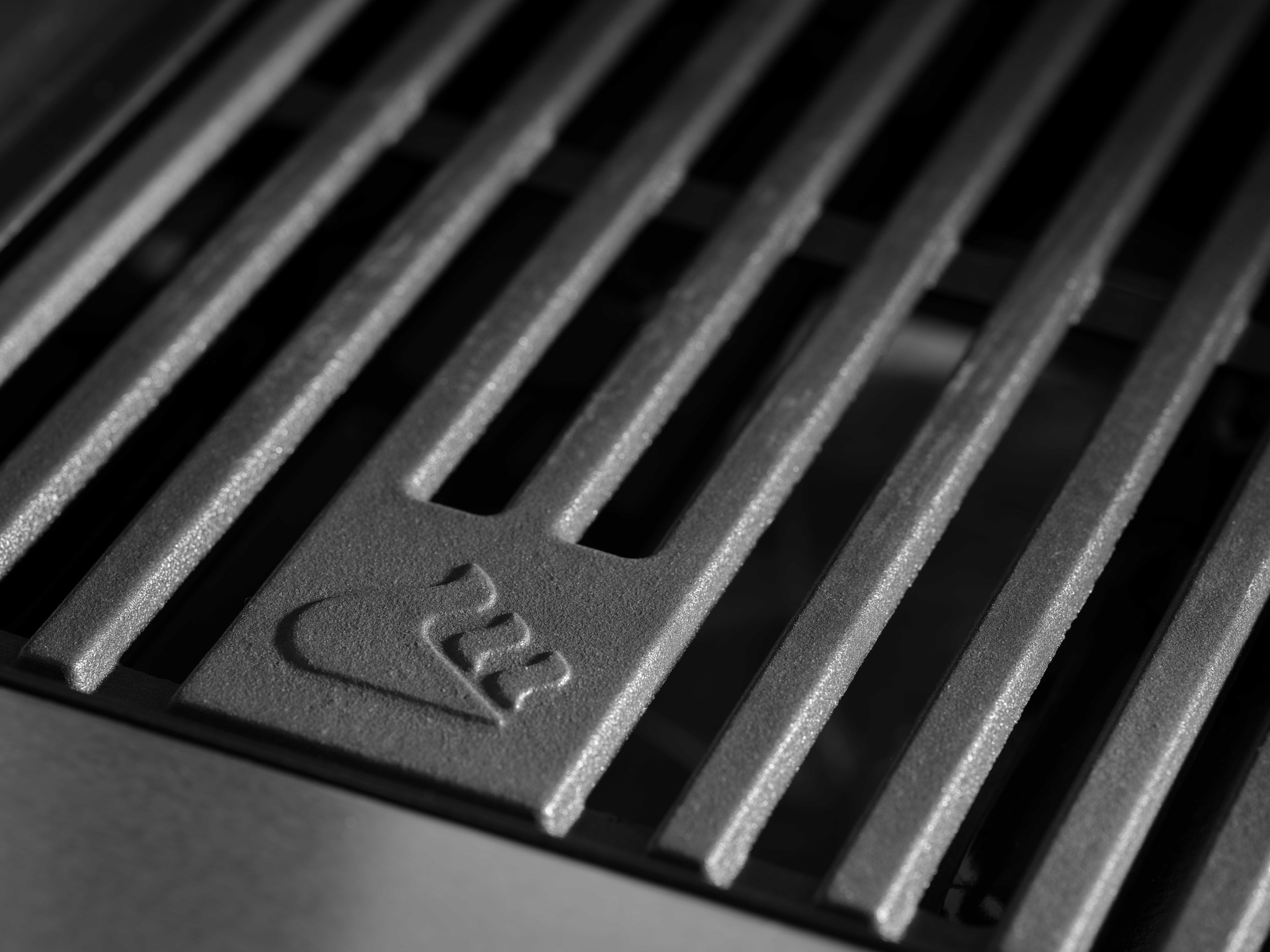 Vestavný plynový gril Grandpro Premium G4, K04000386A černý, 4 hořáky, litinový rošt