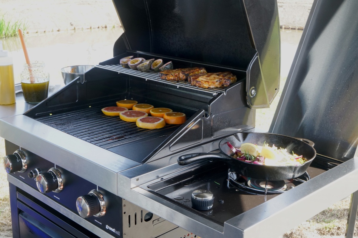 Litinová grilovací pánev Camp Chef 20 cm CC-SK8
