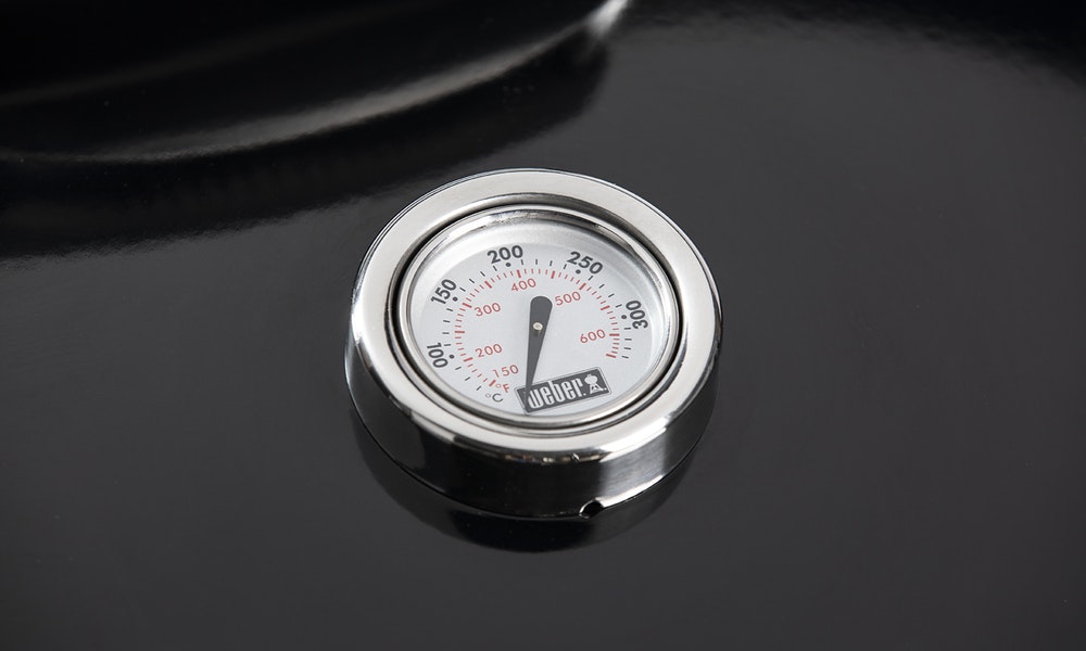Weber Master-Touch GBS Premium E-5775 57cm gril, černý 17401004 na dřevěné uhlí s pantem