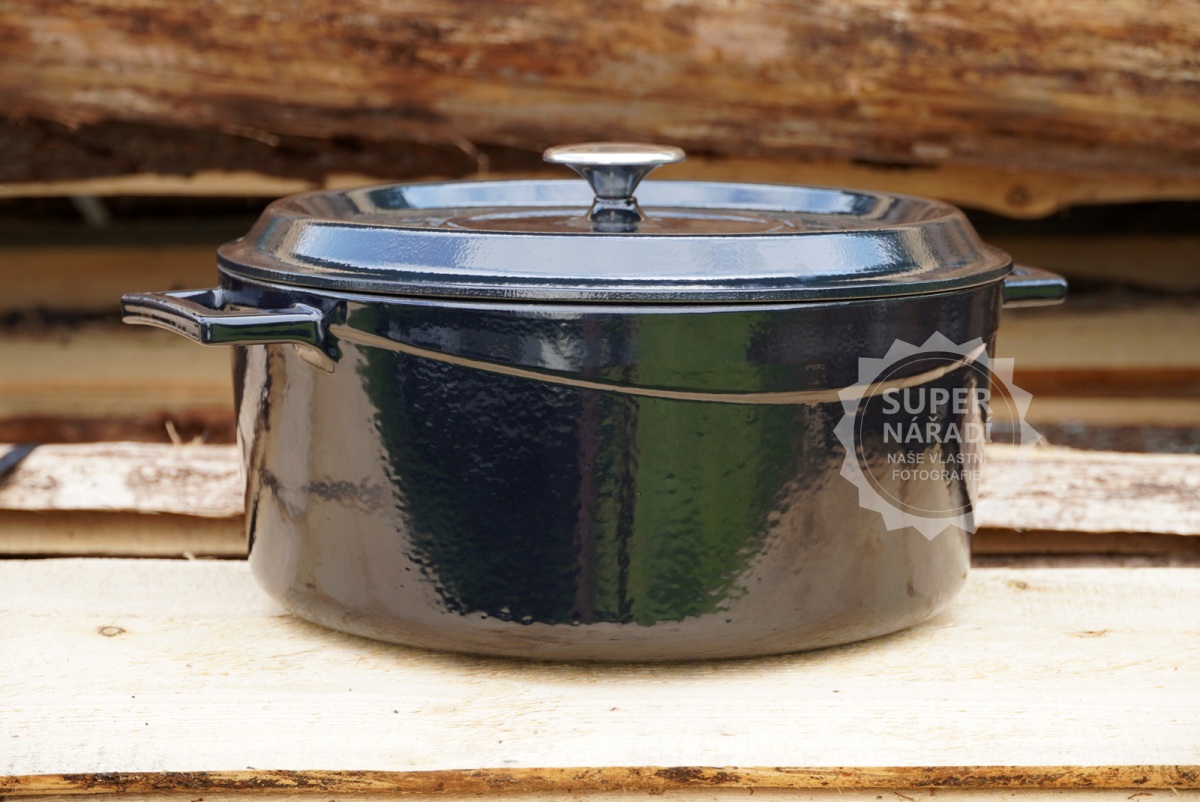 Litinový černý hrnec 32 cm smalt, kulatý Lava Metal LVYTC32K2BL