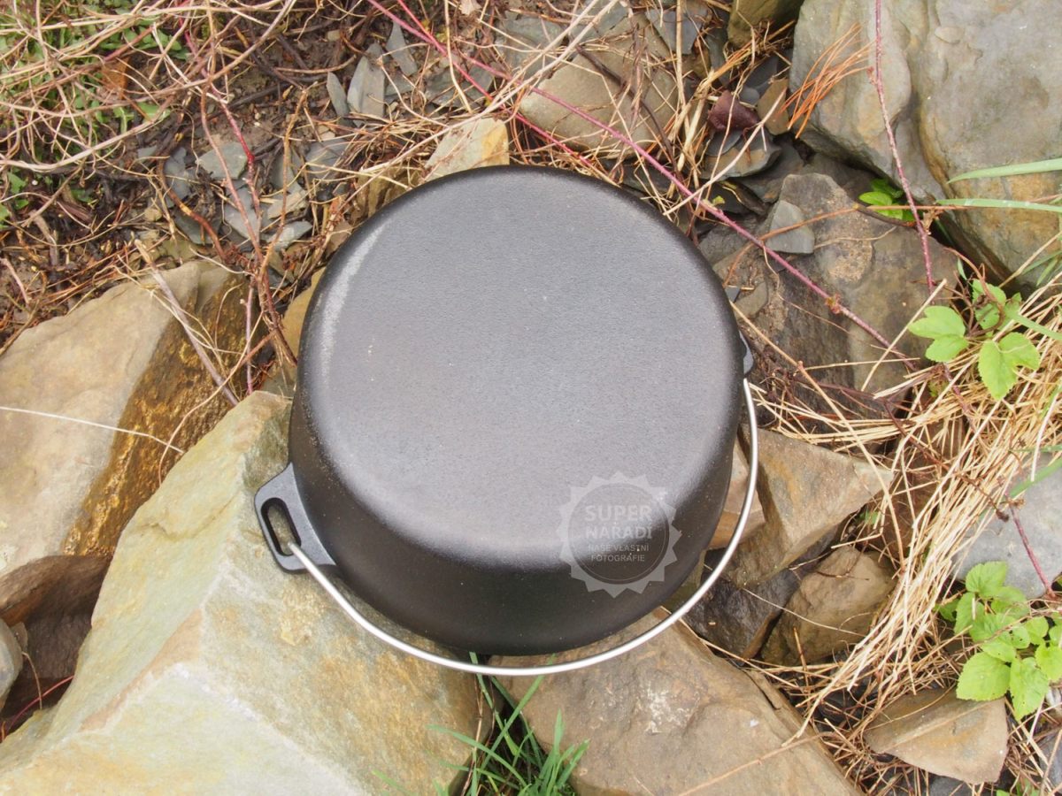 Litinový hrnec 25 cm 4 l s poklicí Camp Chef Dutch Oven bez nožiček CC-C10EU Universal