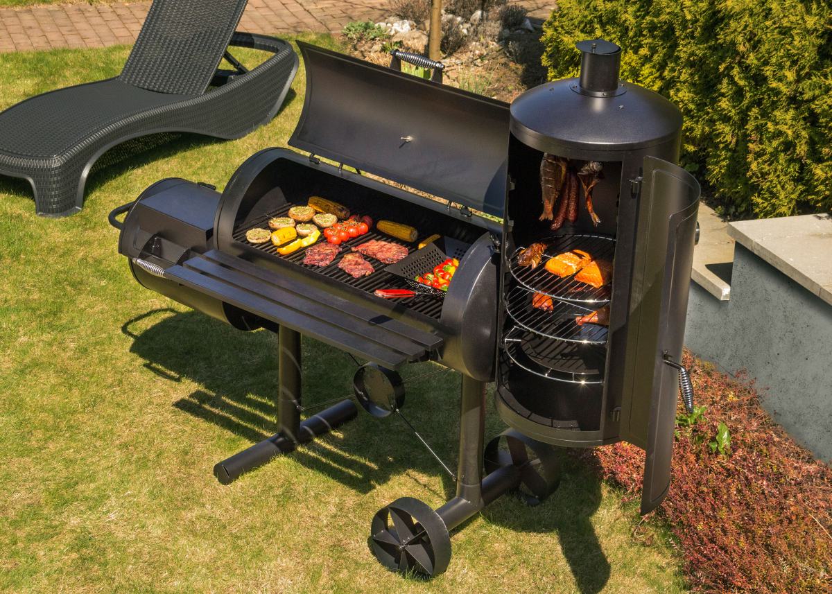 G21 Gril Kentucky na dřevěné uhlí s udírnou BBQ 6390292 lokomotiva B-A