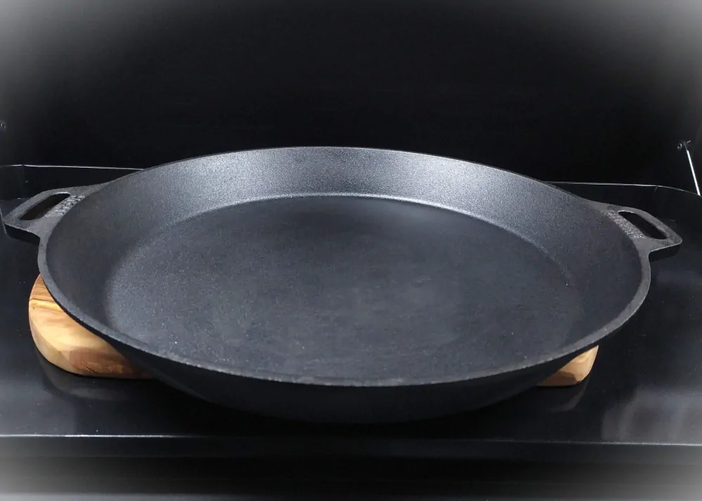 Litinová hluboká pánev 50 cm, dva úchyty Valhal Outdoor VH50H zkosená Gastro
