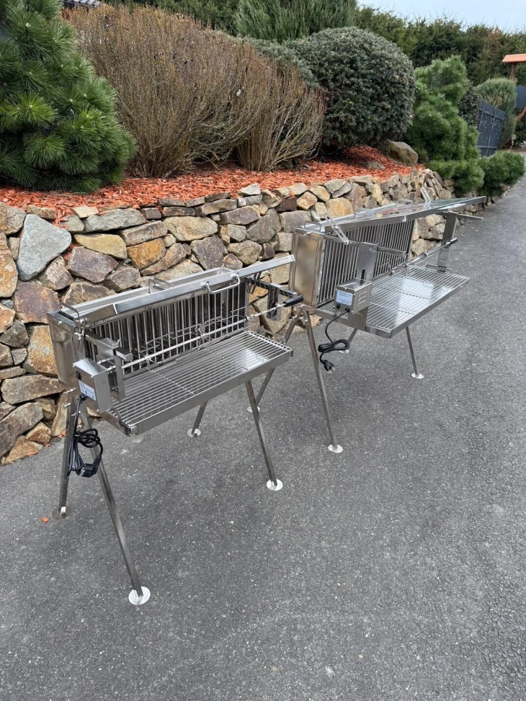 Nerezový gril na kuře, kýtu a pečeni S70 / 1x Rotisserie UG Grill s bočním topeništěm, 70 cm se stříškou