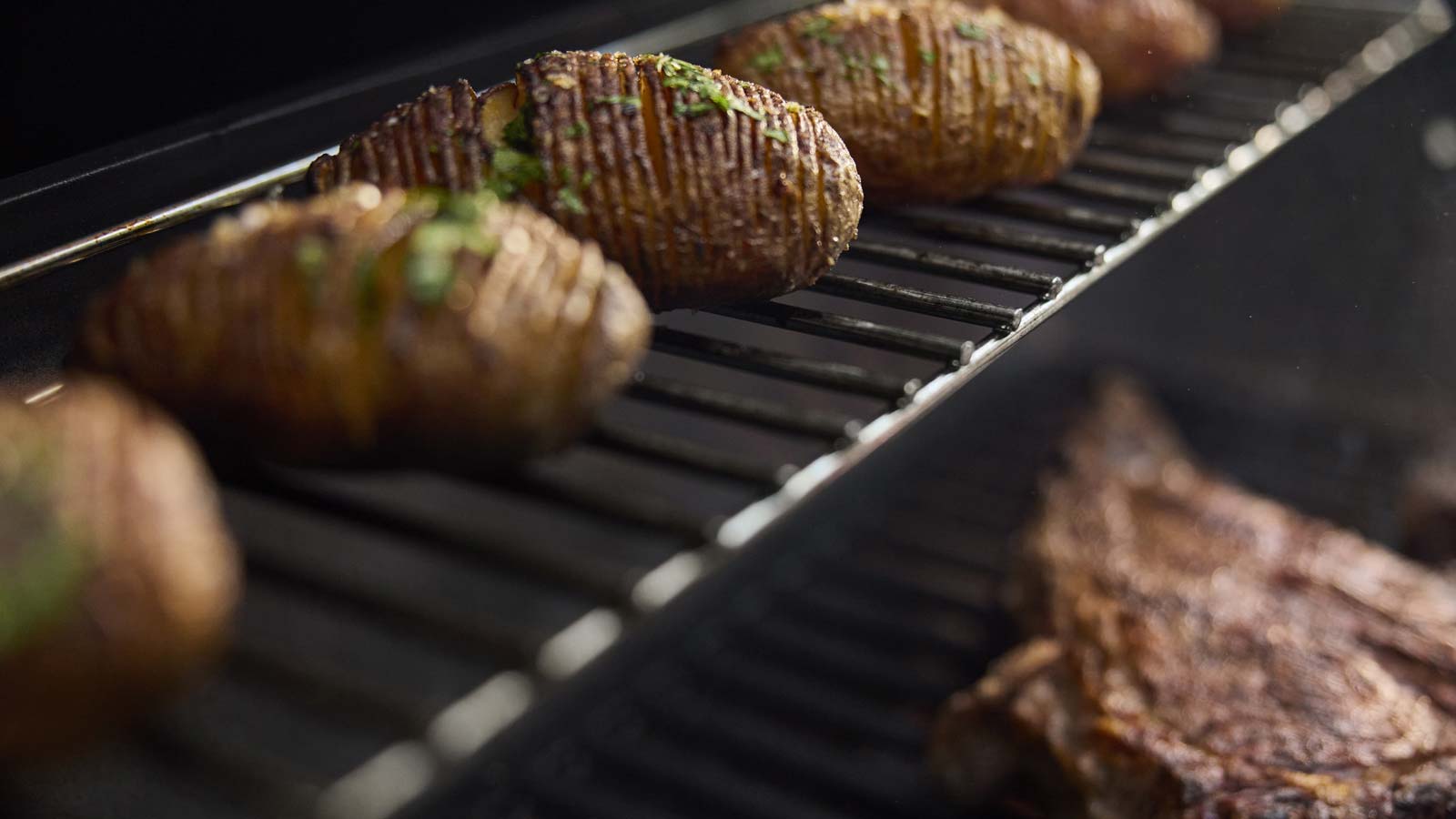 Weber Genesis E-330WR Stealth 1502311, plynový gril, W-Crafted GBS, Works, 3+1 hořák Sear Burner + rožeň 230V