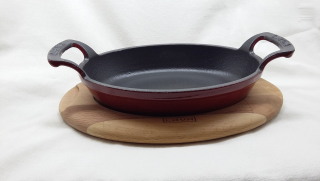 Litinová pánev 19x14 cm s dřevěným podstavcem - červená, smalt LAVA Metal LVOTV1914SHNRAH220BE