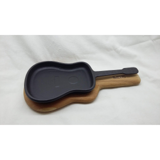 Litinová pánev kytara 12x15 cm s dřevěným podstavcem Lava Metal LVHCR031AH031BE