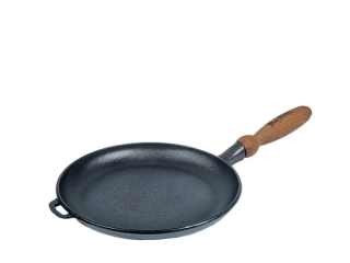 Maysternya litinová pánev 24x2,5 cm nízká s dřevěným držadlem T301 hladká, černá na palačinky, placky