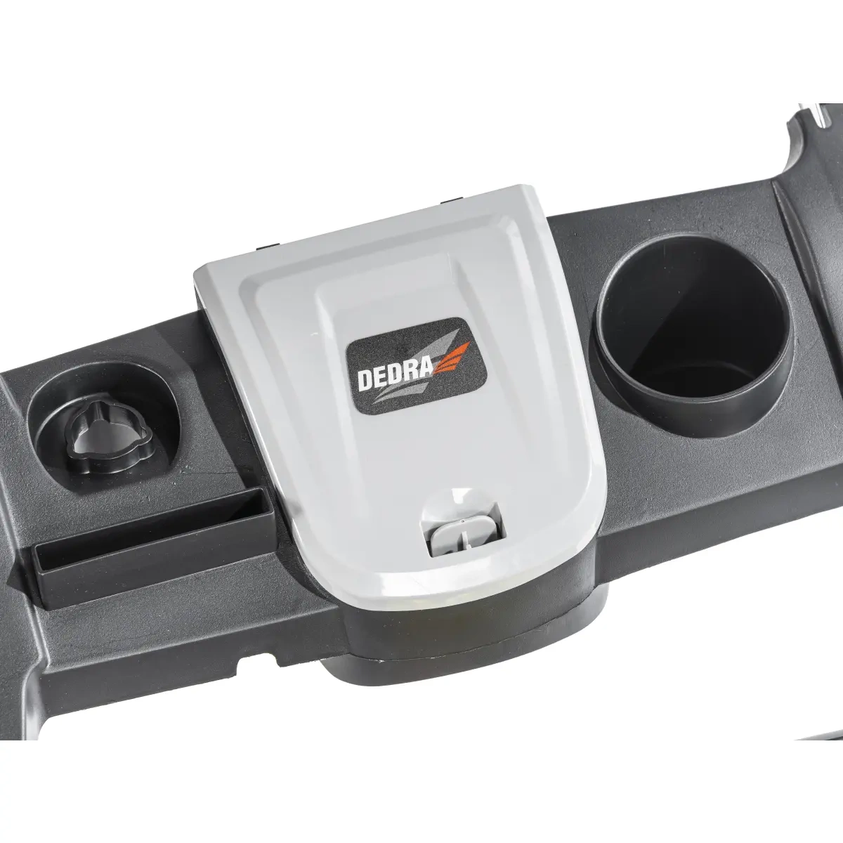 Praktický organizér na řídítkách sekačky