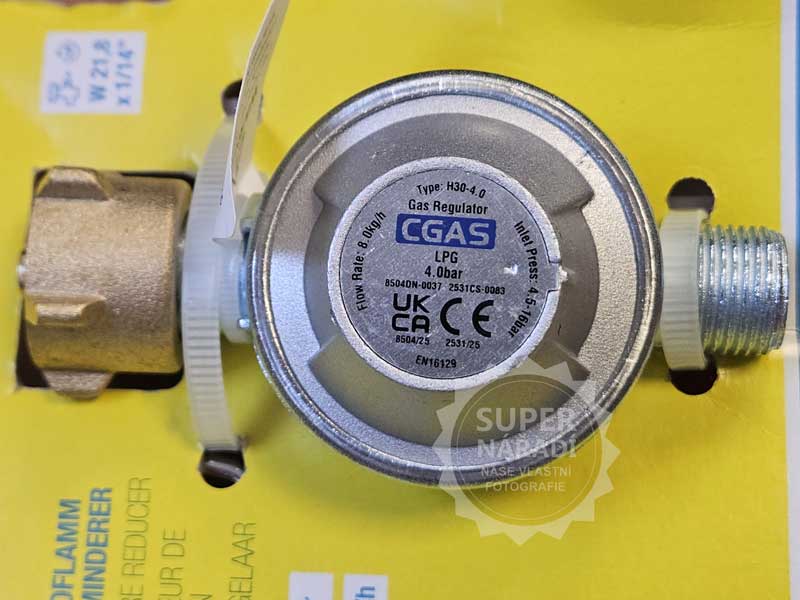 Detailní pohled na regulátor tlaku dodávaný k vypalovači plevele Gloria Thermoflamm