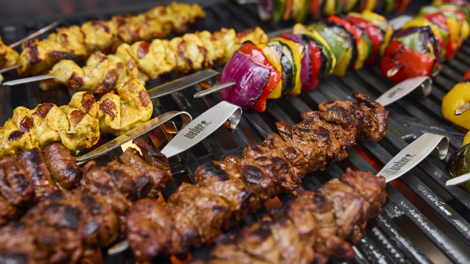 Špízy na grilovacím roštu