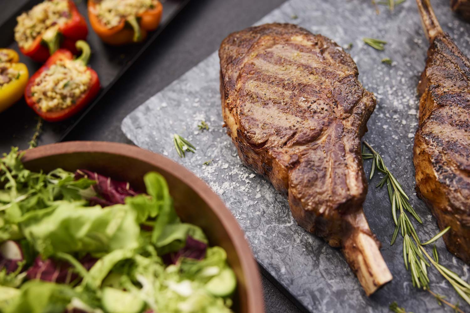 Perfektní steak s kostí z grilu Weber